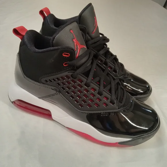 Jordan Men's Black and Red Sneakers Size 8.5 New