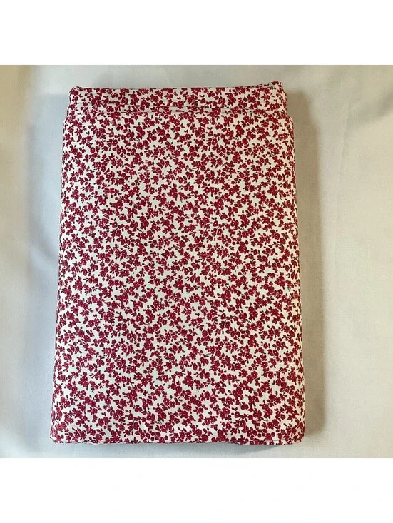 7 Yds Calico Magenta Floral