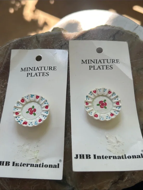 Vintage White Rose Plate Buttons