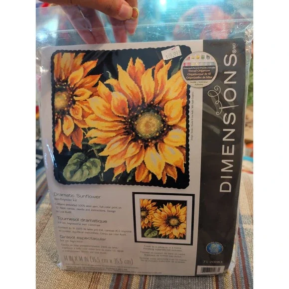 New Dimensions Needlepoint Pillow Kit 71-20083 Dramatic Sunflower 14 X 14