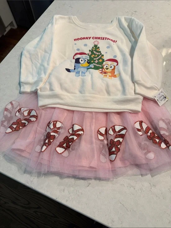 Bluey Christmas two piece Christmas outfit NWT Size 5T