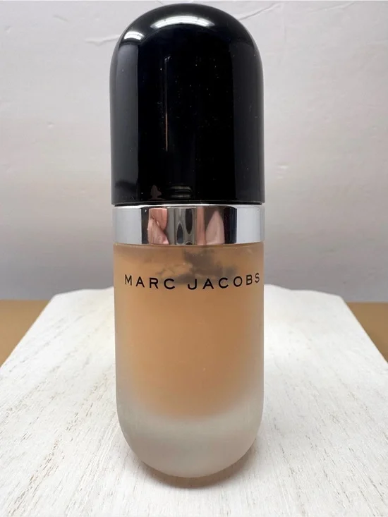 MARC JACOBS Re(marc)ble full cover foundation, Beige 33
