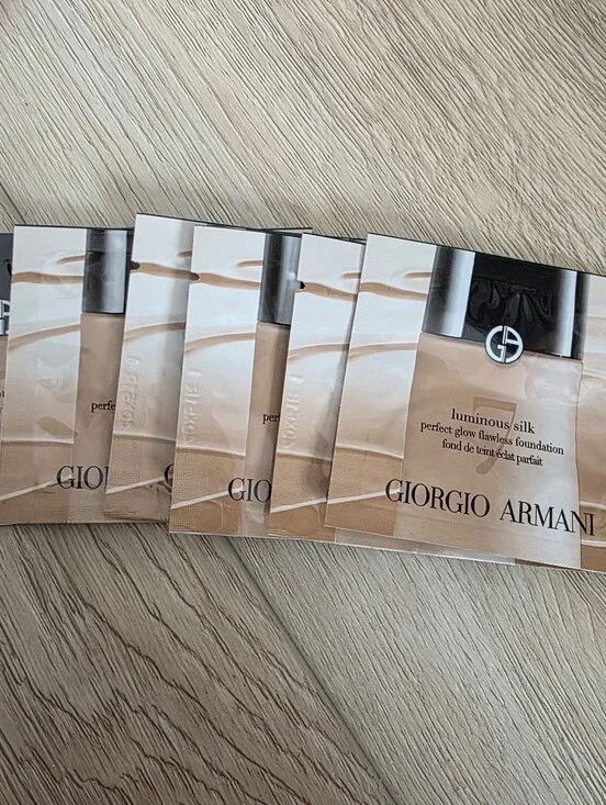 6 X Giorgio Armani Luminous Silk Perfect Glow Flawless Foundation sample packets