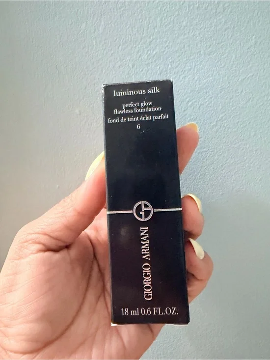 Giorgio Armani Luminous Silk Foundation - OG formula (Shade 6)