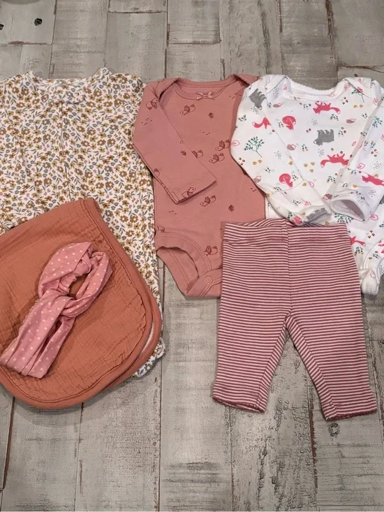 Carter’s 6 Piece Newborn Baby Girl Bundle