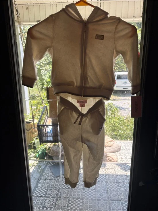 New with tags Juicy Couture Cream Kids Hoodie & Jogger Set MSRP $55