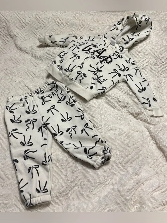 GAP White & Black 2 piece Printed bow Jogger Sweatpants Set for Kids