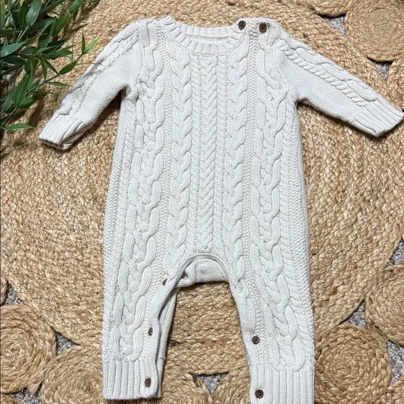 Baby Gap Unisex 3-6 Mo Cable Knit Footies.