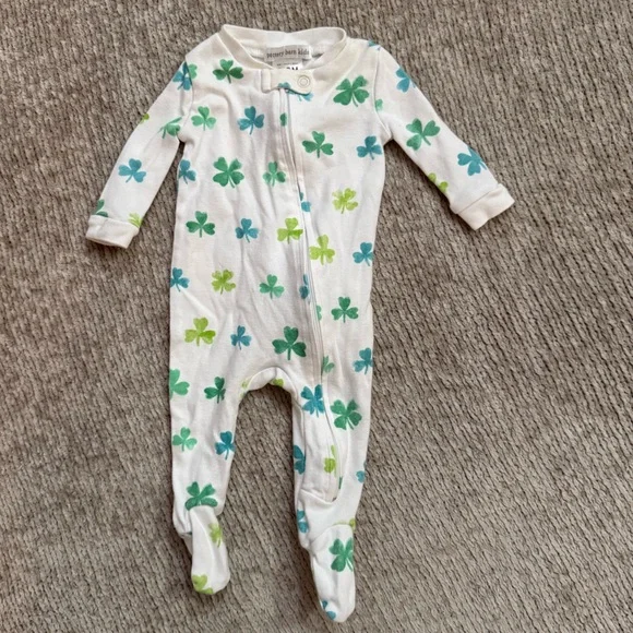 Pottery Barn Kids Organic Cotton Shamrock Footed Sleeper 0–3M‎ St. Patrick’s Day