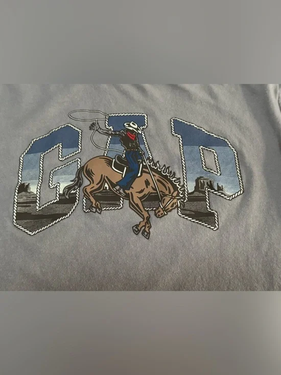 GAP Grey Long Sleeve Tee with Cowboy Rodeo Graphic. EUC