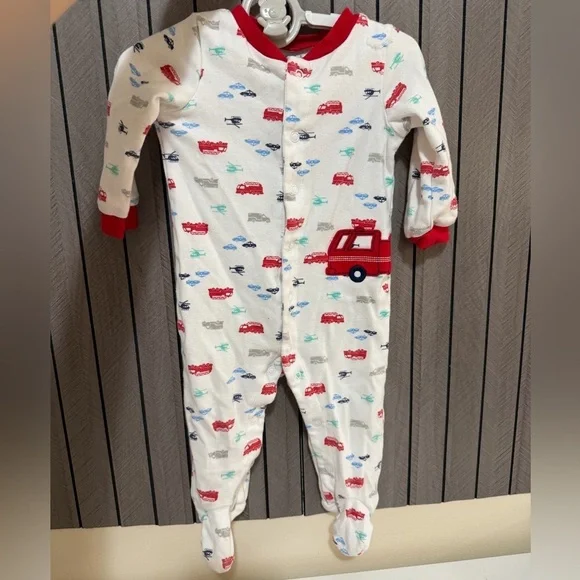 ❤️ BUNDLE 4/$20 Carter's White Footie with Red and Blue Car Print