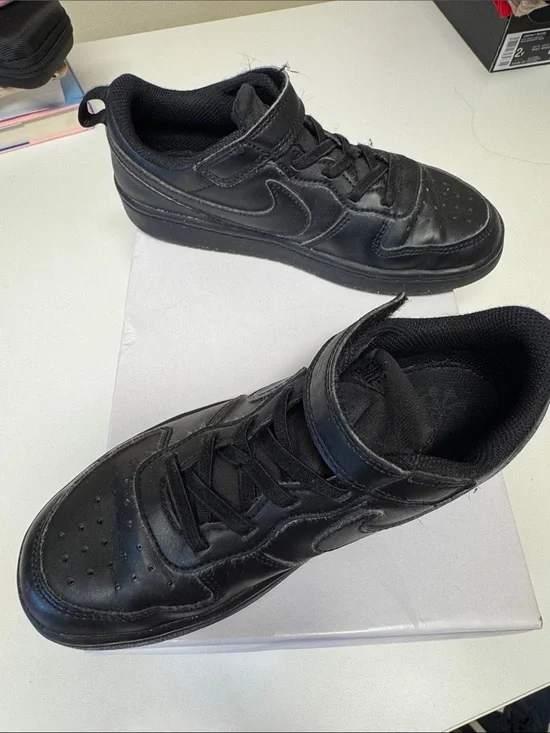 Nike Men's Black Low-Top Velcro Strap Athletic Sneakers