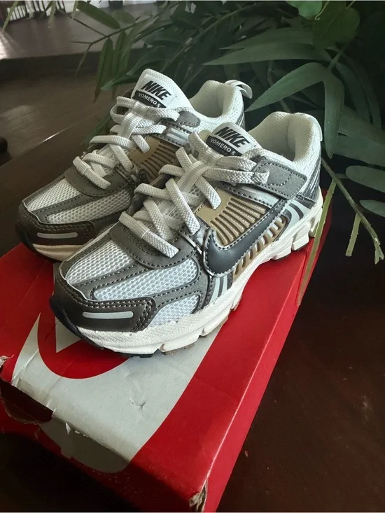 Nike Kids White and Gray Mesh Sneakers size 11c