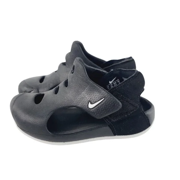 Nike, Rounded toe Synthetic Casual/Everyday Slip On Shoes, Boys, Size 7C, Black.
