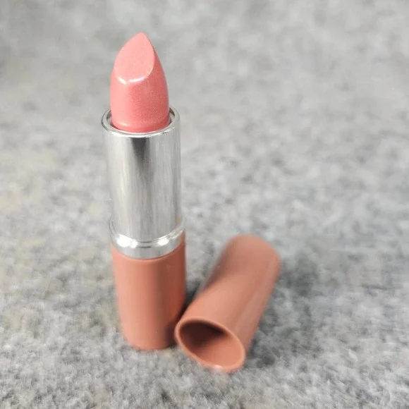 Clinique Pop Lip Colour + Primer in the shade 02 Bare Pop