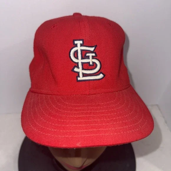 Vintage St. Louis Cardinals Hat Cap Fitted Mens 7   Red MLB New Era Made USA