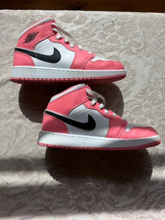 Nike Air Jordan 1 Mid SE GS 
