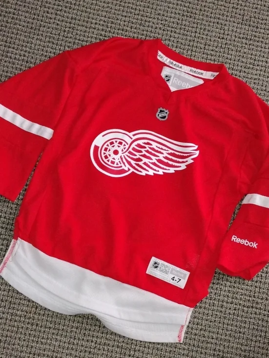 Reebok Kids Red Detroit Wings Hockey Jersey‎ with White Trim