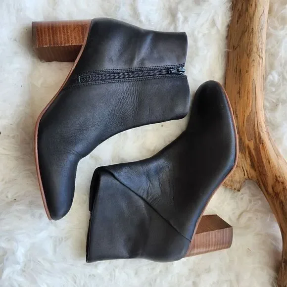 Soludos black leather heeled booties wood finish bottom