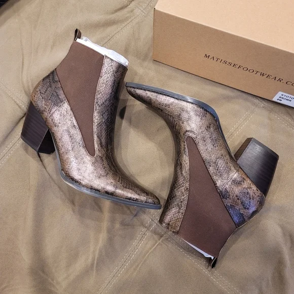 Sz 8 NWT Coconuts by Matisse Kyoto Brown Booties Snakeskin Finish