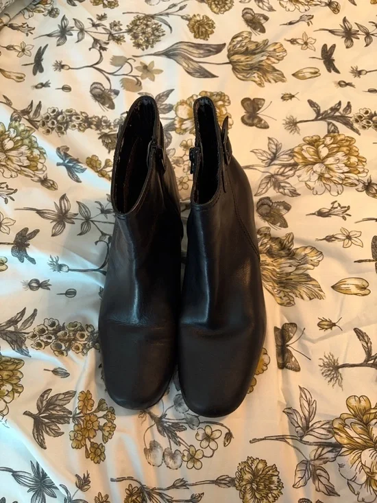 Clarks Black‎ Leather Ankle Booties with Side Zip