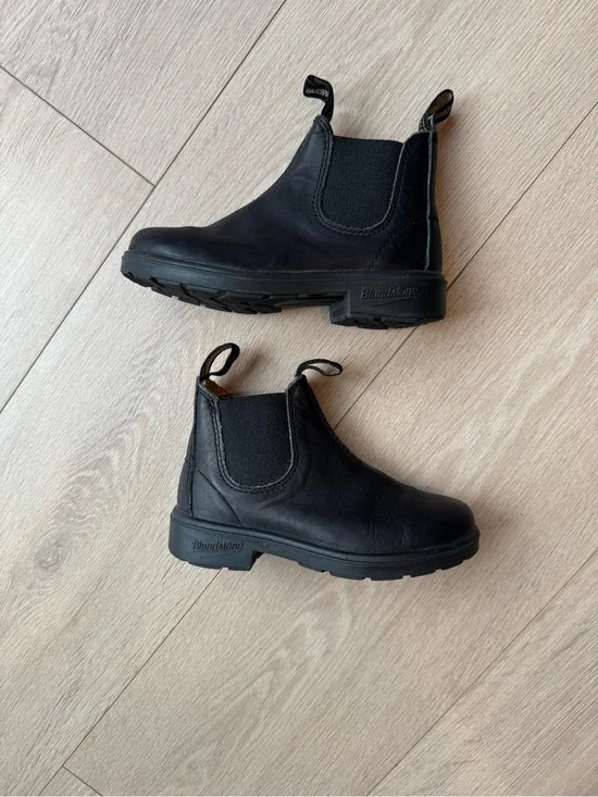Blundstone Kids Black Leather Boots. #531