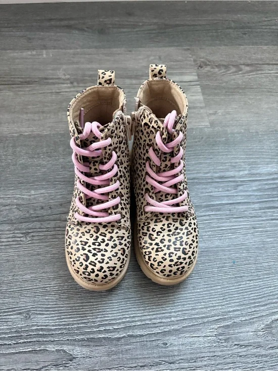 Kids Leopard Print Lace-Up Boots with Pink Laces. Size 9/10