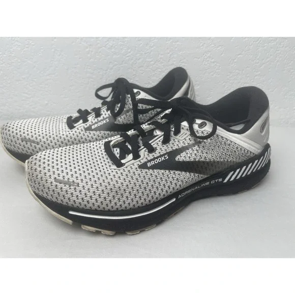 Brooks Adrenaline GTS 22 Women's  8.5B Running Shoes - White & Black