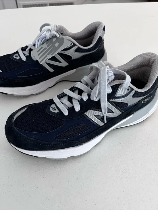 New Balance Women’s 990NV6 top of the line running shoe