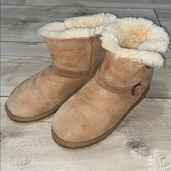 Kirkland Signature Kid's Shearling Boot Size 4