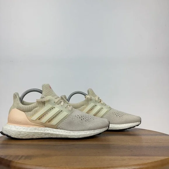 Womens Adidas Ultraboost 5.0 DNA‎ Beige Athletic Running Sneakers Size 7 M GUC