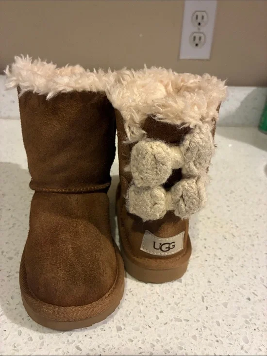UGG BOOTS