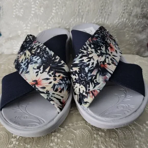 Bzees sandals 6W