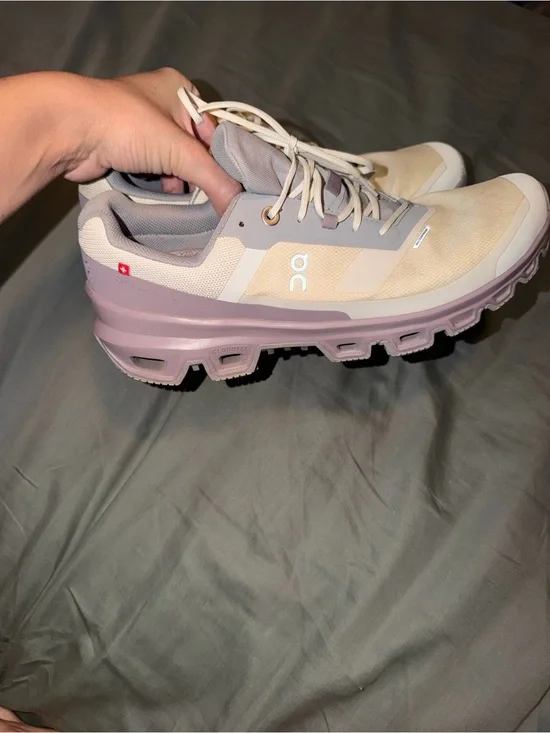 On Cloudventure Women’s Trail Shoe — Cream & Mauve