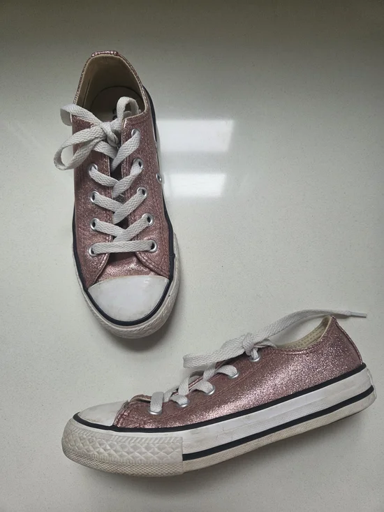 Converse Kids Low-Top Glitter Sneakers in Rose Pink