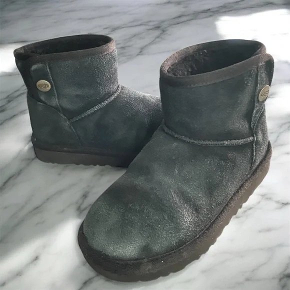 UGG Classic Mini ankle boots in black suede with sheepskin lining sz 13 toddler