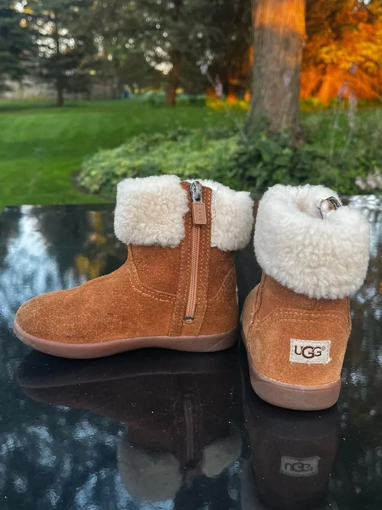 UGG Jorie II Toddler Suede Boot (Style Number 1003656T). Size 8.5