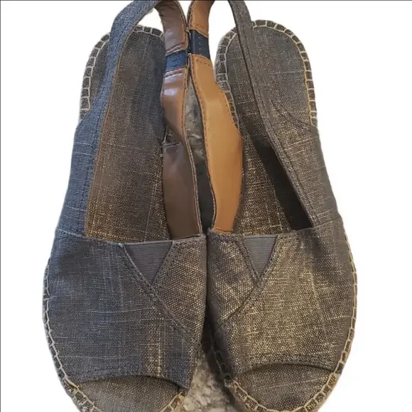 Clarks Petrina Rhea Espadrille sandal in gold and denim
