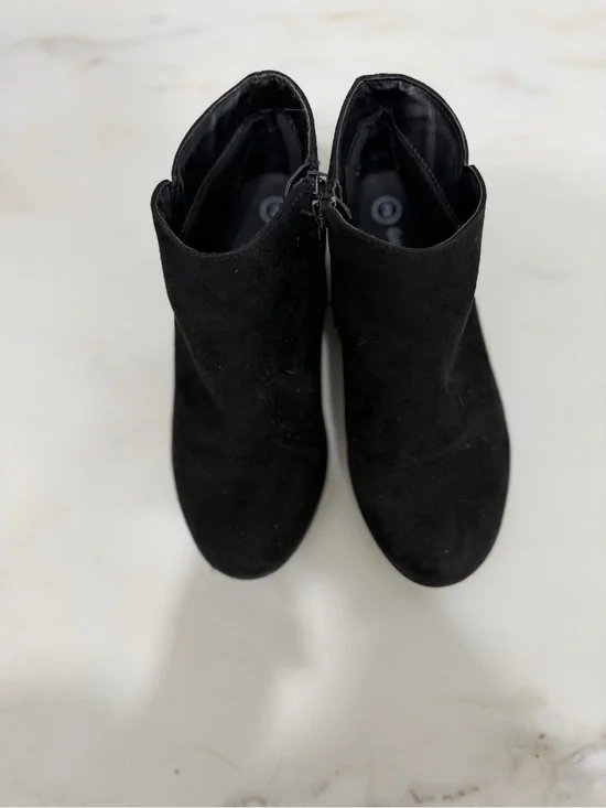 Cat & Jack Girls Black Ankle Booties – Size 2