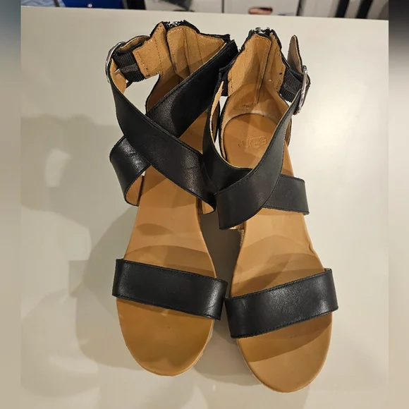 Ugg Womans Hylda Black Leather Strappy Espadrille Size 9