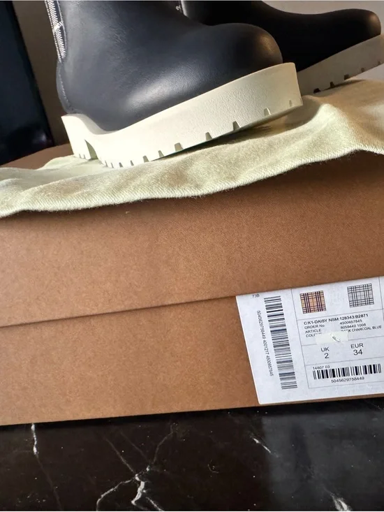 Brand new never worn Burberry Kids' Dearington Check Chelsea Boot