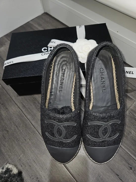 CHANEL GRAY Tweed/LAMBSKIN CC Logo Espadrille Flats