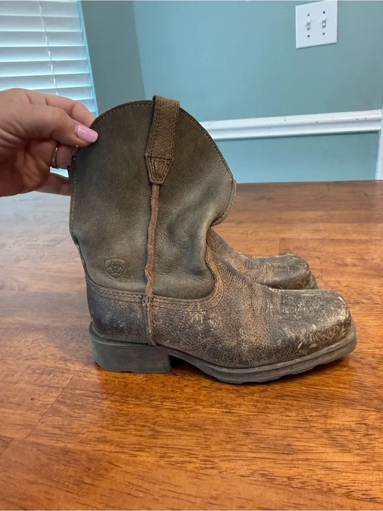 Ariat Kids Rambler Distressed Brown Leather Square Toe Cowboy Boots Size 12