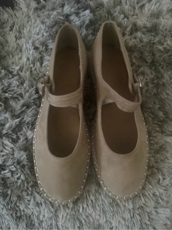 Neutral Tan Mary Jane Shoes with Strap