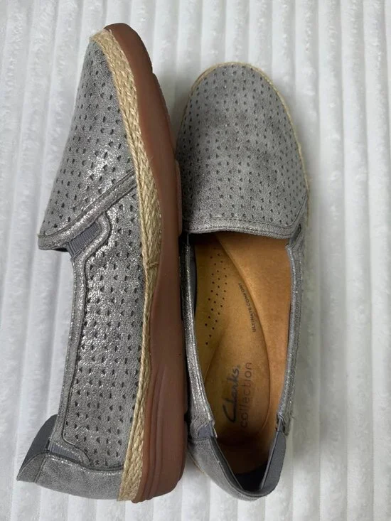 Clarks Women’s Slip On Shoes Leather Comfort Metallic Silver Size‎ 10W Like New