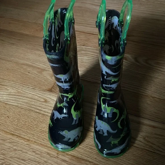 Boys size 6 dinosaur boots!