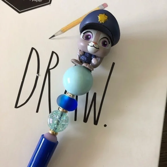 Disney Doorables: Zootopia: Judy Hopps as kid handmade beaded pen