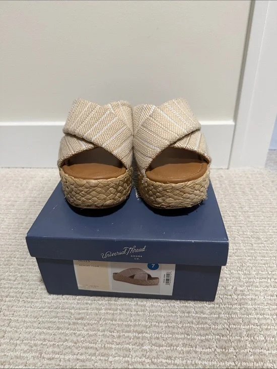 Universal Thread • Desi Heels (Neutral Crisscross Espadrille Platform Sandals)