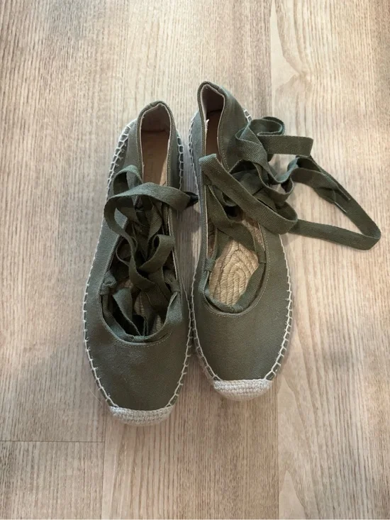 J. Crew Olive Green  Canvas Espadrille Lace-Up Flats with Jute Sole Size 9