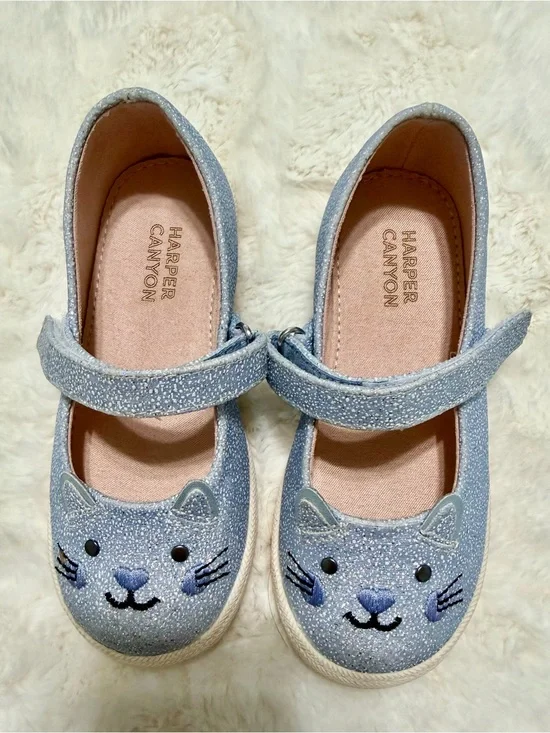 Harper Canyon Kids' Light Blue Glitter Cat Mary Jane Shoes